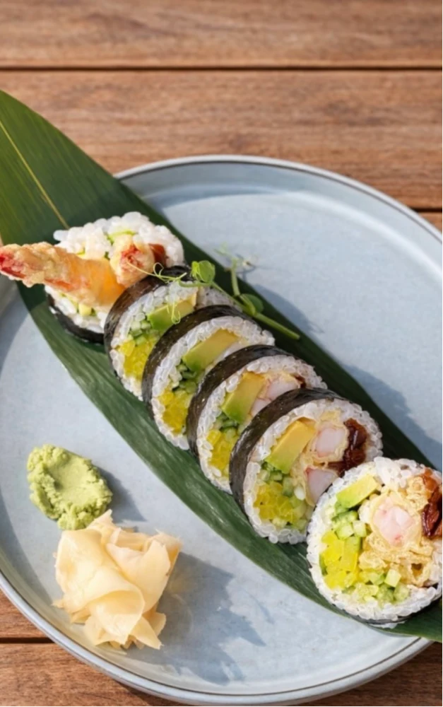 Futomaki with tempura prawn