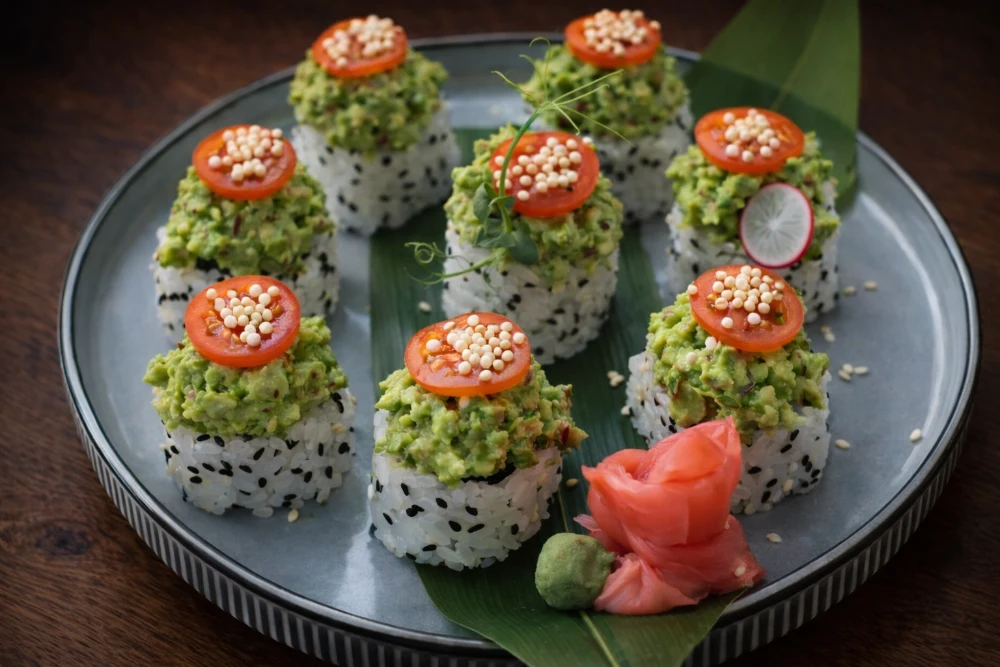 Vegetable guacamole uramaki